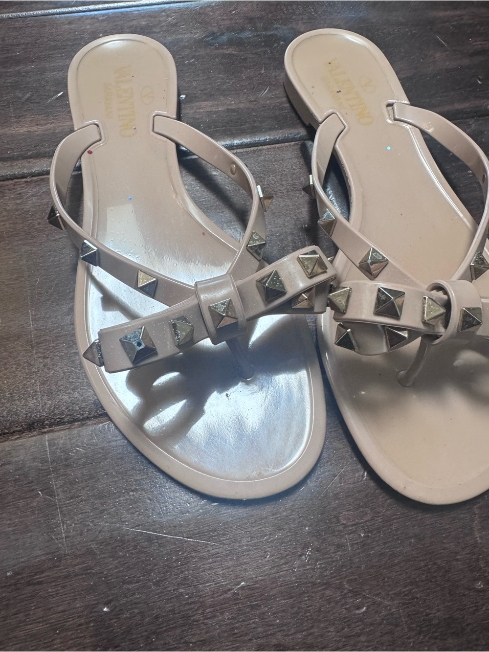 Authentic Valentino Nude T-Strap Women's Sandals - Picture 2 of 5